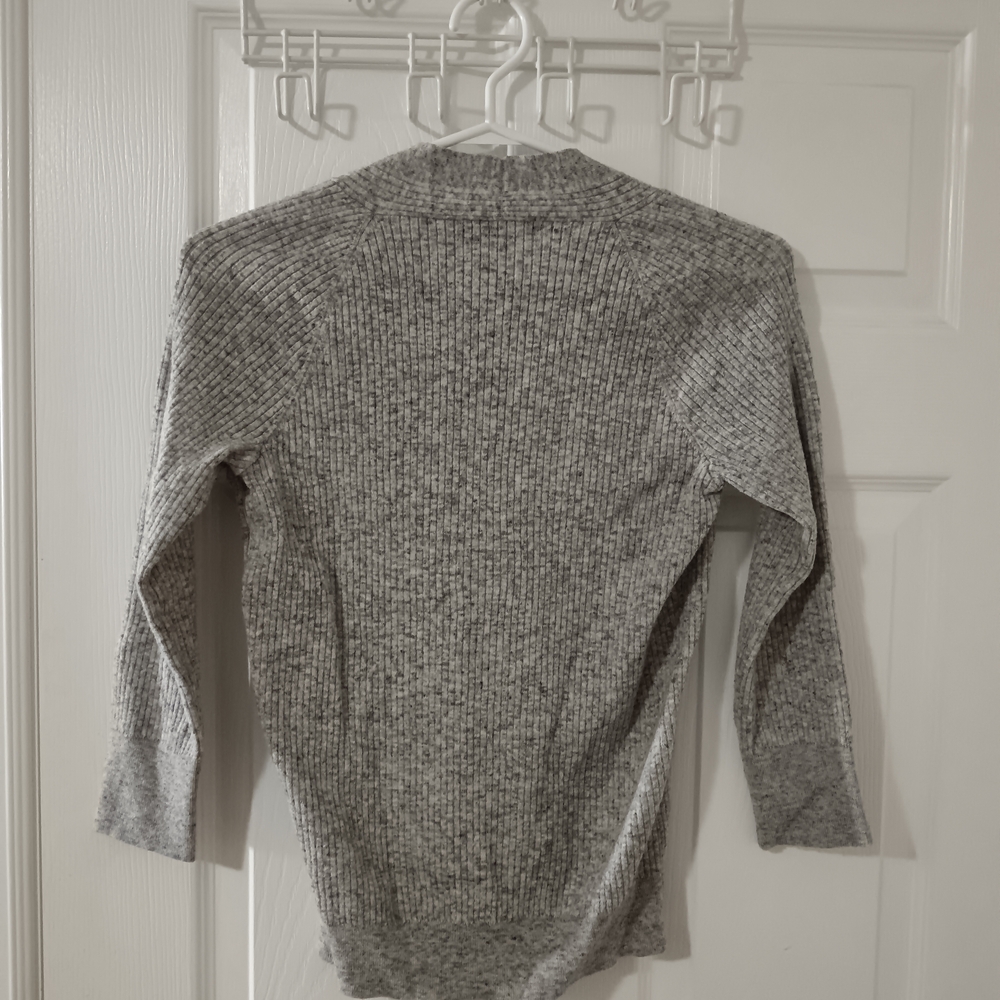 Gray V-Neck Ribbed Sweater - Picture 3 of 3